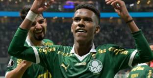 Стана ясно колко е предложил Челси за Естевао